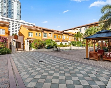 100 4th Avenue S - Photo Thumbnail 20