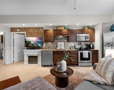 100 4th Avenue S - Photo Thumbnail 4