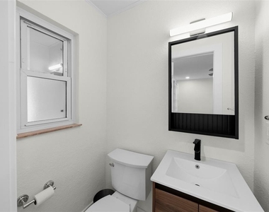 402 Erie Avenue - Photo Thumbnail 49