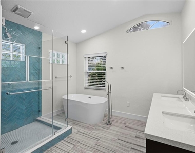 402 Erie Avenue - Photo Thumbnail 2