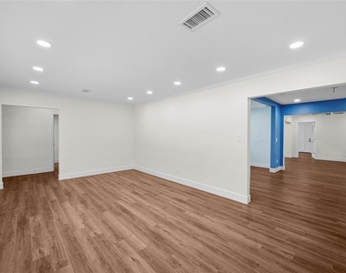 402 Erie Avenue - Photo Thumbnail 13