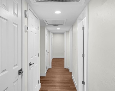 402 Erie Avenue - Photo Thumbnail 32