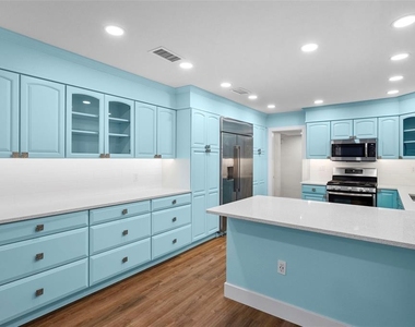 402 Erie Avenue - Photo Thumbnail 1