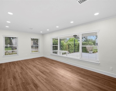 402 Erie Avenue - Photo Thumbnail 12