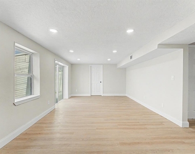 7708 Maryland Avenue - Photo Thumbnail 15