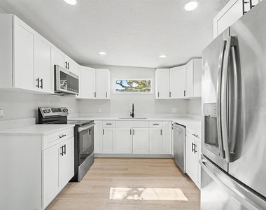 7708 Maryland Avenue - Photo Thumbnail 12