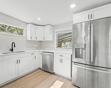 7708 Maryland Avenue - Photo Thumbnail 10