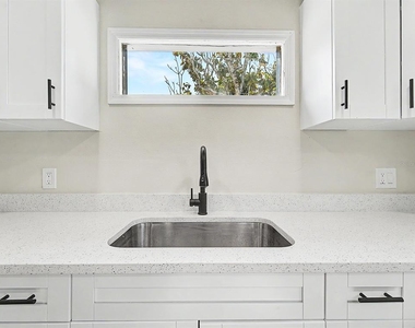 7708 Maryland Avenue - Photo Thumbnail 6