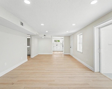 7708 Maryland Avenue - Photo Thumbnail 14