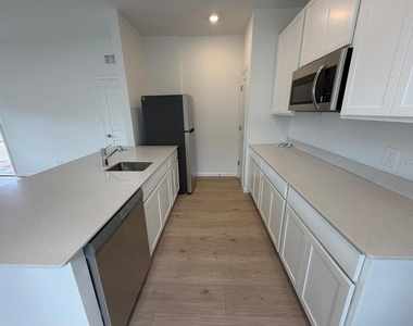 4407 Vibernum Avenue - Photo Thumbnail 2