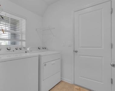 1513 Cumberland Avenue - Photo Thumbnail 4