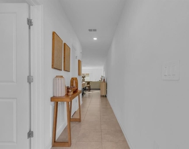 1513 Cumberland Avenue - Photo Thumbnail 3