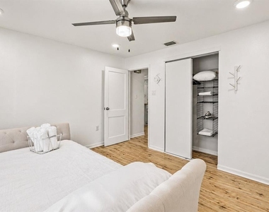 7799 46th Ave N - Photo Thumbnail 8