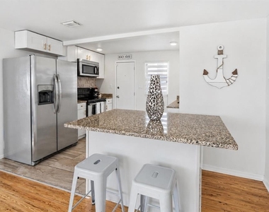 7799 46th Ave N - Photo Thumbnail 3