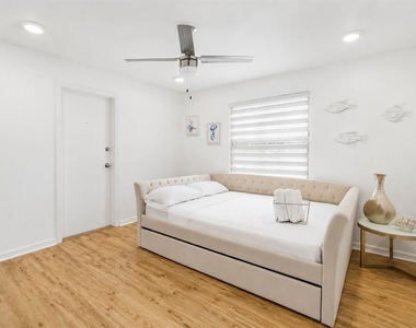 7799 46th Ave N - Photo Thumbnail 7