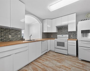 238 Celebration Boulevard - Photo Thumbnail 14