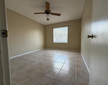 4240 Pershing Pointe Place - Photo Thumbnail 5