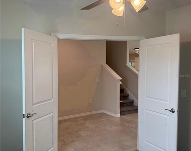 1042 Michelangelo Lane - Photo Thumbnail 5