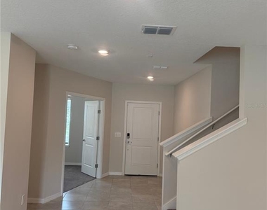 1042 Michelangelo Lane - Photo Thumbnail 4
