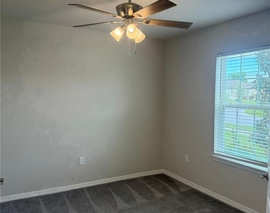 1042 Michelangelo Lane - Photo Thumbnail 6