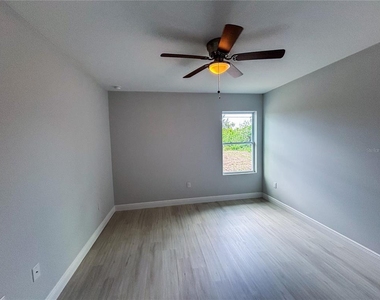 6910 Dickinson Drive - Photo Thumbnail 5