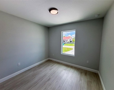 6910 Dickinson Drive - Photo Thumbnail 3