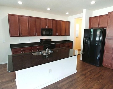 7013 Island Queen Court - Photo Thumbnail 1