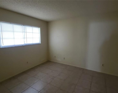 454 Fairways Circle - Photo Thumbnail 5