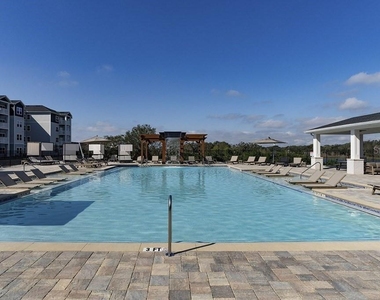 1015 Lake Forest Boulevard - Photo Thumbnail 2