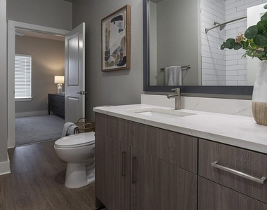 1015 Lake Forest Boulevard - Photo Thumbnail 24