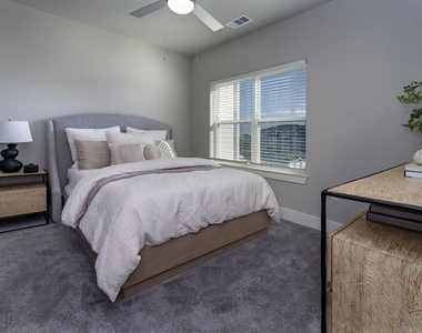 1015 Lake Forest Boulevard - Photo Thumbnail 23
