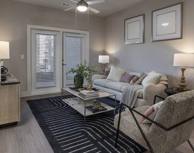 1015 Lake Forest Boulevard - Photo Thumbnail 18