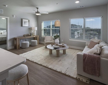 1015 Lake Forest Boulevard - Photo Thumbnail 20