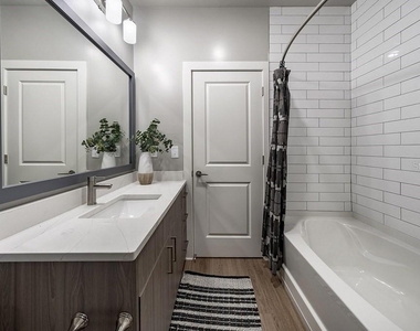 1015 Lake Forest Boulevard - Photo Thumbnail 25