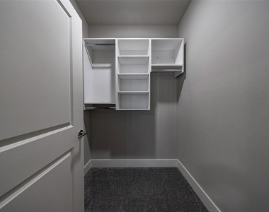 1015 Lake Forest Boulevard - Photo Thumbnail 28
