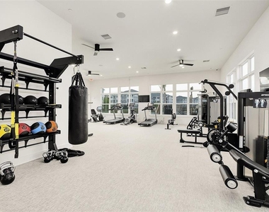 1015 Lake Forest Boulevard - Photo Thumbnail 8
