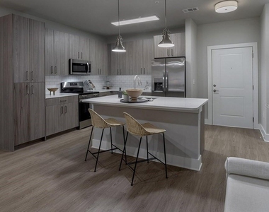 1015 Lake Forest Boulevard - Photo Thumbnail 16