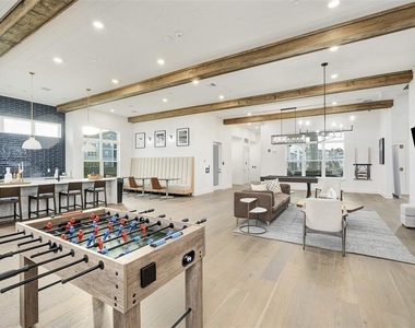 1015 Lake Forest Boulevard - Photo Thumbnail 5