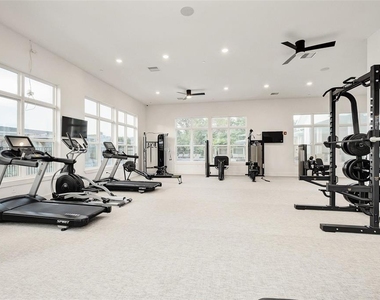 1015 Lake Forest Boulevard - Photo Thumbnail 7