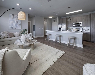 1015 Lake Forest Boulevard - Photo Thumbnail 17