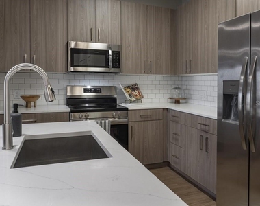 1015 Lake Forest Boulevard - Photo Thumbnail 14