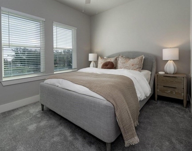1015 Lake Forest Boulevard - Photo Thumbnail 22