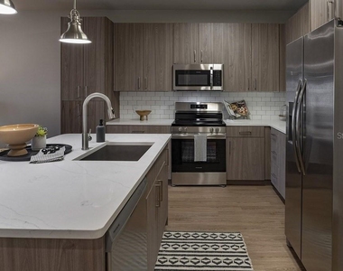 1015 Lake Forest Boulevard - Photo Thumbnail 15