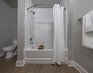 1015 Lake Forest Boulevard - Photo Thumbnail 26