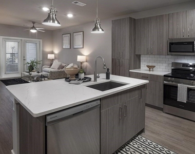 1015 Lake Forest Boulevard - Photo Thumbnail 11