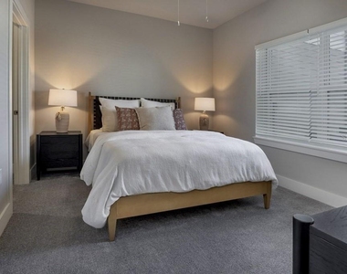 1015 Lake Forest Boulevard - Photo Thumbnail 21