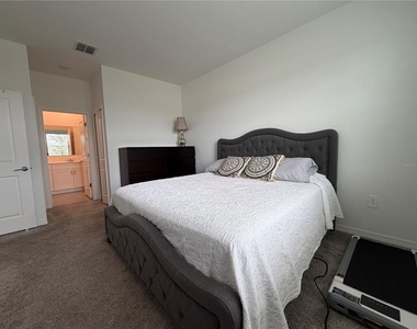652 Grove Street - Photo Thumbnail 18