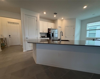 652 Grove Street - Photo Thumbnail 8
