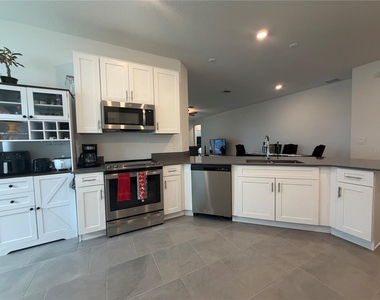 652 Grove Street - Photo Thumbnail 10