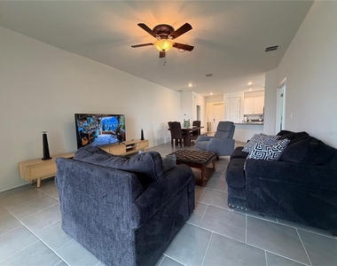 652 Grove Street - Photo Thumbnail 4